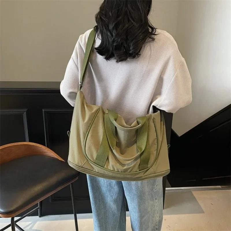 유명 디자이너의 클래식하고 트렌디한 여성용 가죽 기저귀 - Luxury Bags Paris 리뷰 및 가격